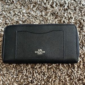 💜 Coach Black Cross Grain Leather Wallet 💜